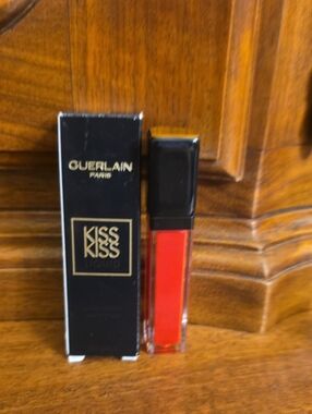 Guerlain Kiss Kiss Liquid (Parisian Matte L320)--NIB